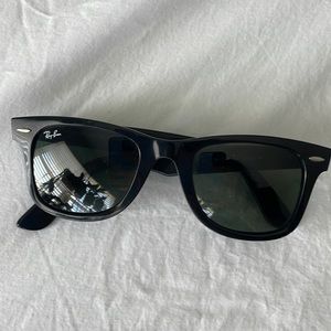 Black rayban wayfarer